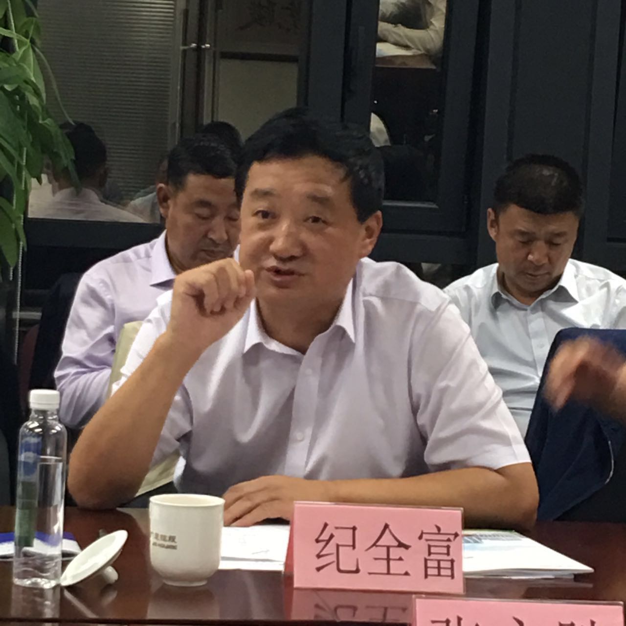 1052985728.jpg 1052985728.jpg