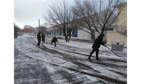 瑞雪兆丰年—集宁园区组织员工开展义务扫雪活动